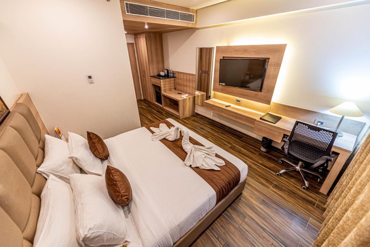 The Elite Lucknow Convention Hotel エクステリア 写真