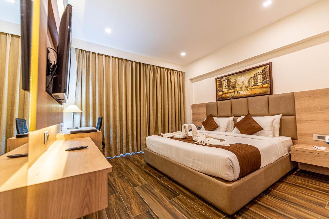 The Elite Lucknow Convention Hotel エクステリア 写真