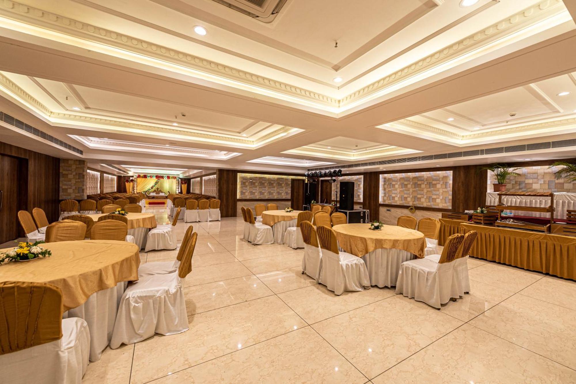 The Elite Lucknow Convention Hotel エクステリア 写真