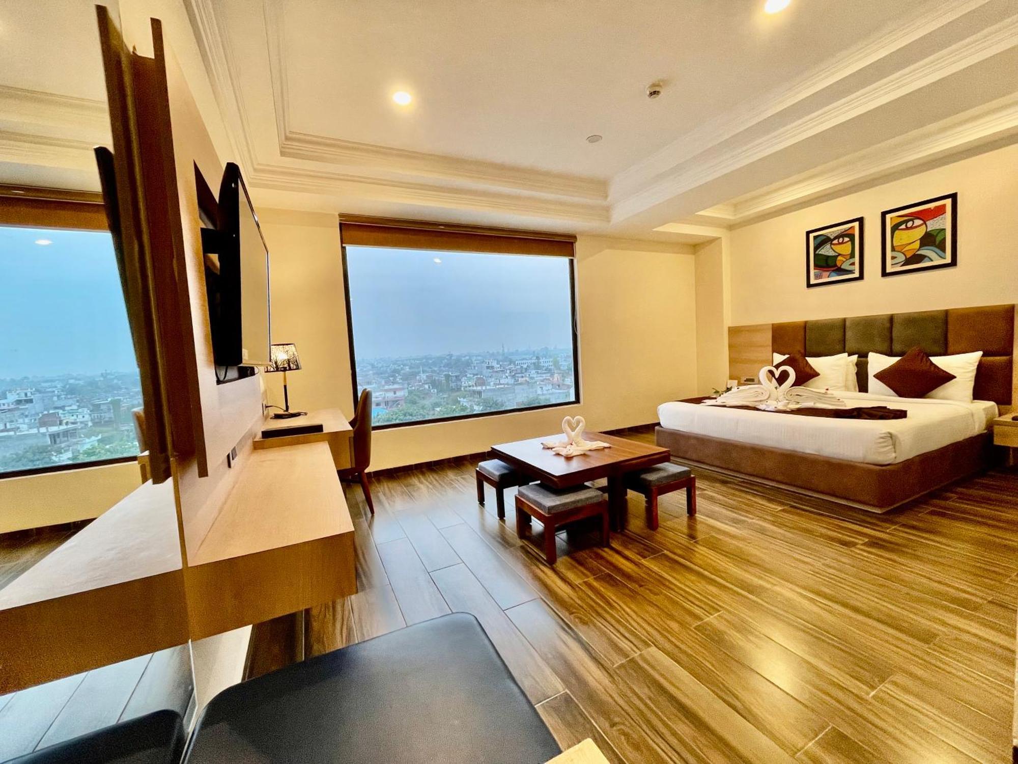 The Elite Lucknow Convention Hotel エクステリア 写真